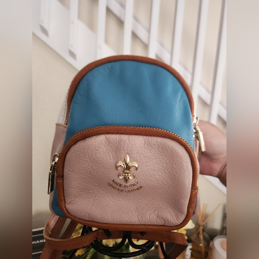 Genuine leather backpack / Crossbody / shoulder bag